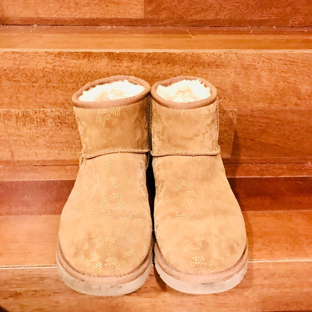 UGG CLASSIC MINI BOOT